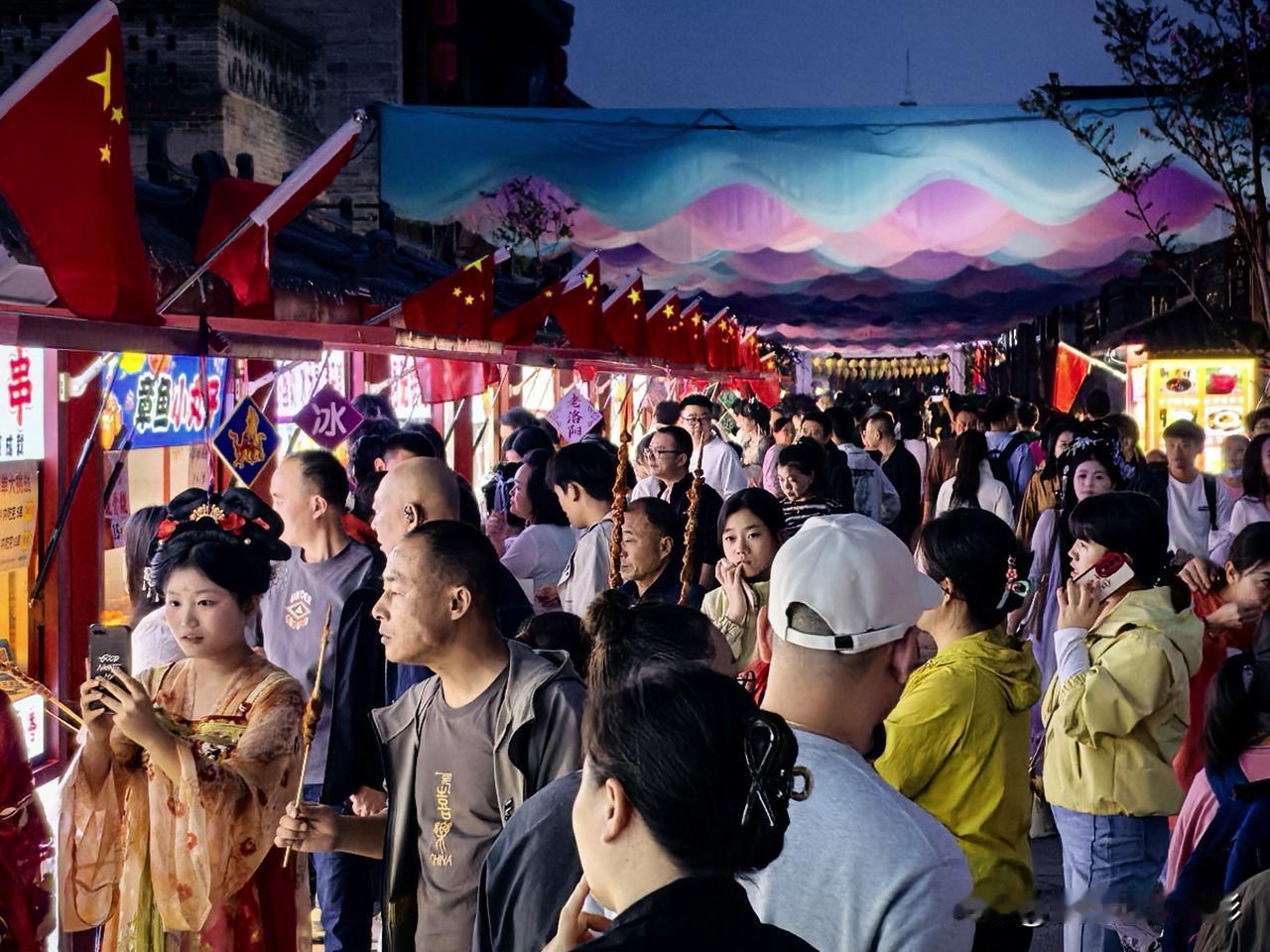 这个国庆假期真是人流如潮，24亿人次大流动的背后，哪些城市成为最大赢家呢这个