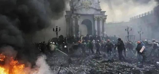 谁能想到红军城这仗能这么“反转”，乌军本来揣着矿道保命的小算盘，以为躲地下就能耍