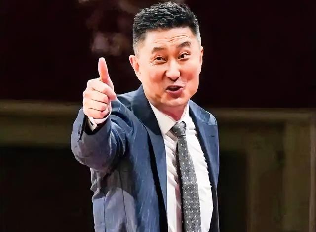 杜锋：朱总，这个迪亚洛是真脏啊？？？不过是真怀念你打组合拳的日子。朱芳雨：他和