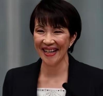 中俄联手都镇不住高市早苗，知名学者判断：中日或有空战。东海上空那根弦绷得越来