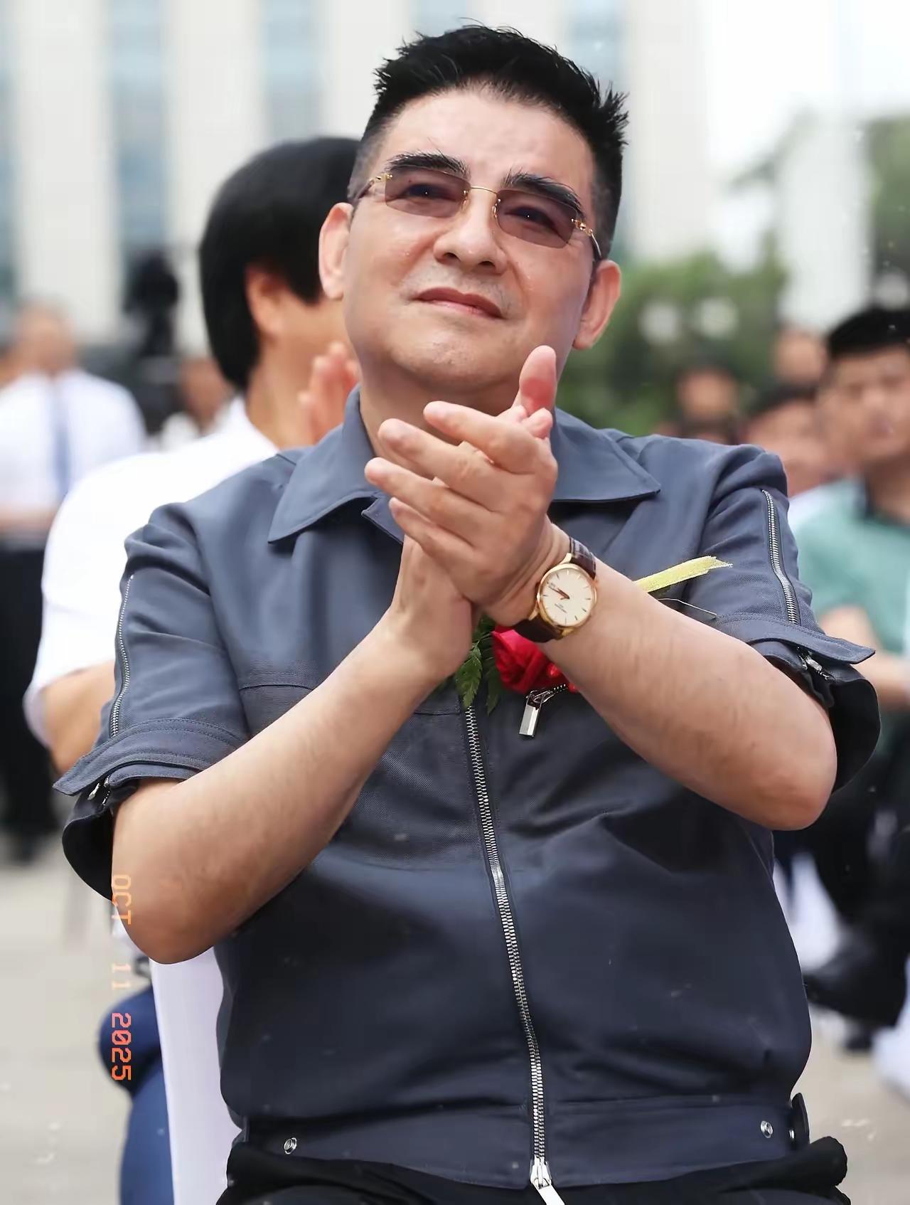 陈光标这次的动作，确实快。10月5日在直播间看到百色洪灾消息，当场承诺3天