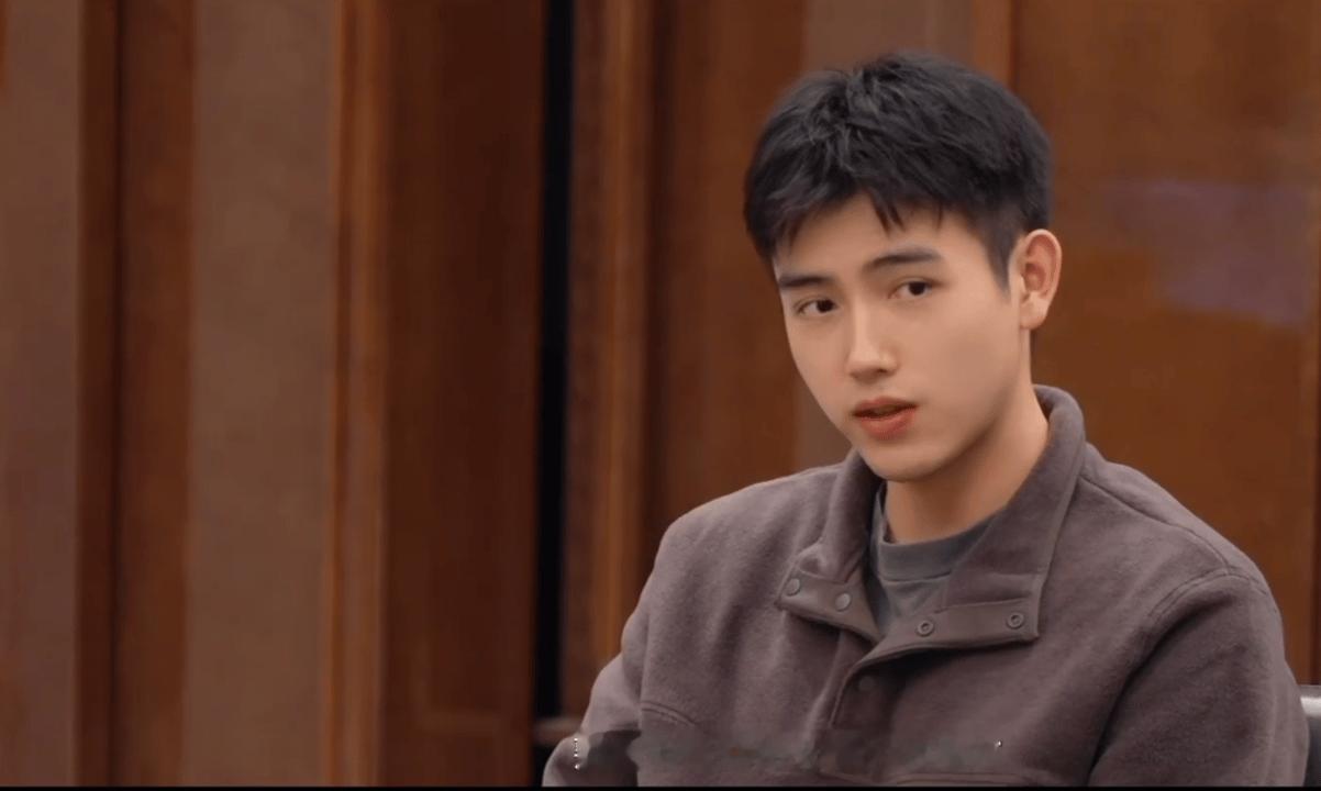 这居然是陈飞宇的素颜真的被陈飞宇素颜惊到！生图皮肤白皙、骨相优越，188身高+宽