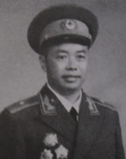 1940年，18岁的郭瑞兰救了八路军政委蔡永，43年后，已是将军的蔡永找她报恩，