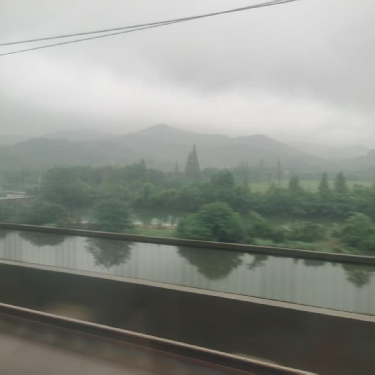 因果无处不在。亲戚打来电话，问我，某某（我们共同的亲戚）住院了，你说我们看不