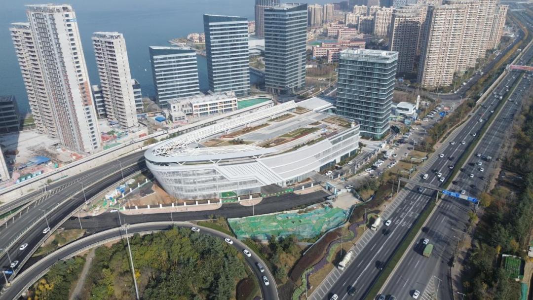 近日，青岛市市北区瑞昌路公交停车场项目（主体工程）顺利通过竣工验收。该项目地下1