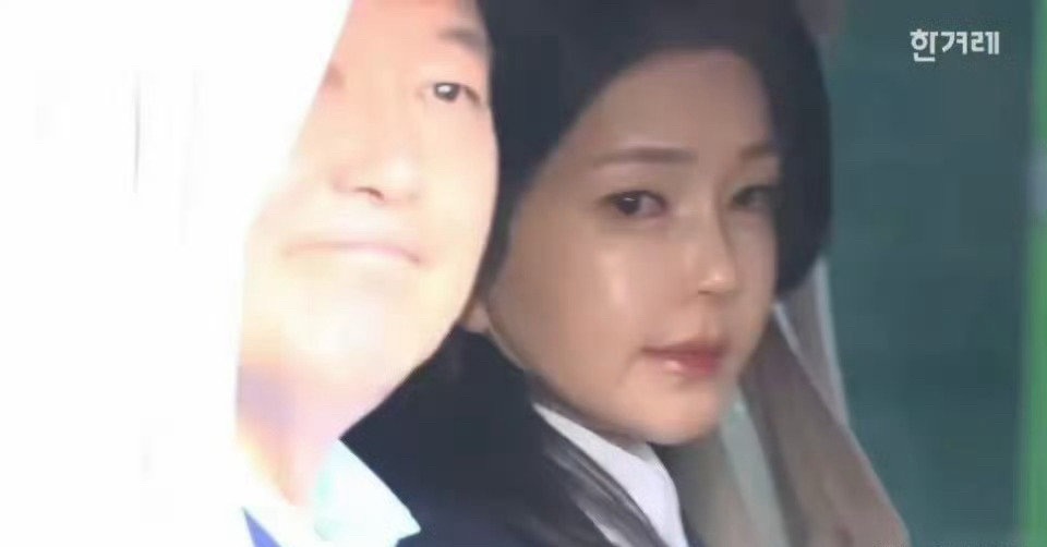 事实证明，整容手术真不能做太多了，不仅伤自己，还伤身边人​​​