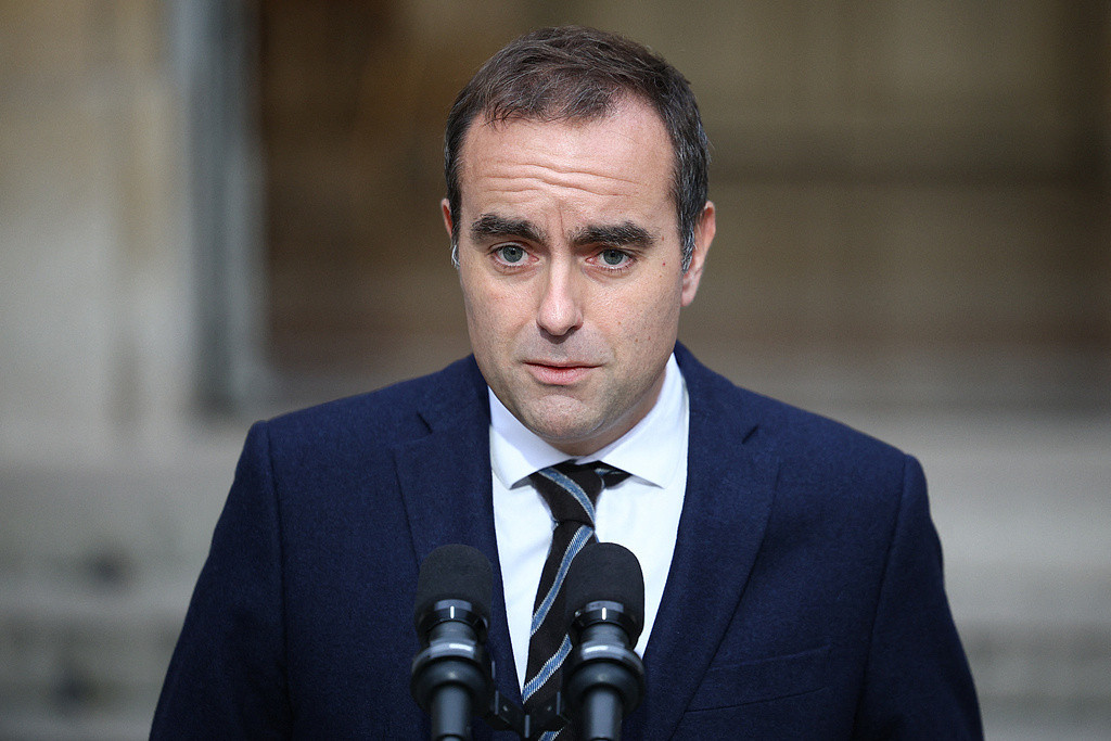 法国取消前总理终身安保及相关配套待遇