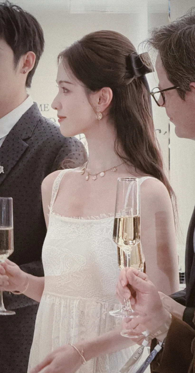 好美，陈都灵