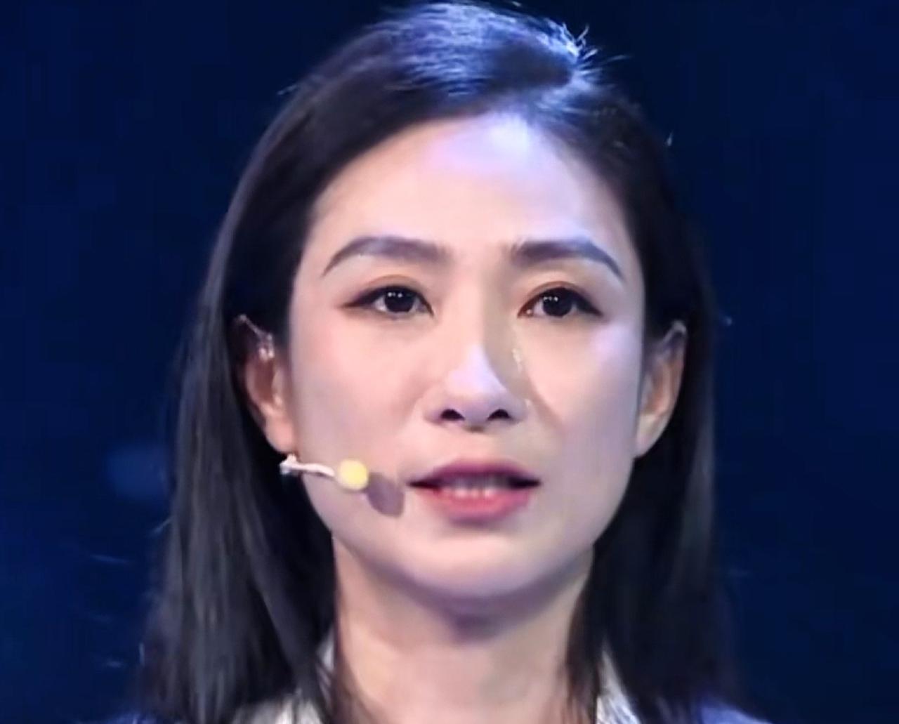 原来账算的太清，爱也会算没的。陶昕然10年婚姻散场，48万女儿学费AA，日常