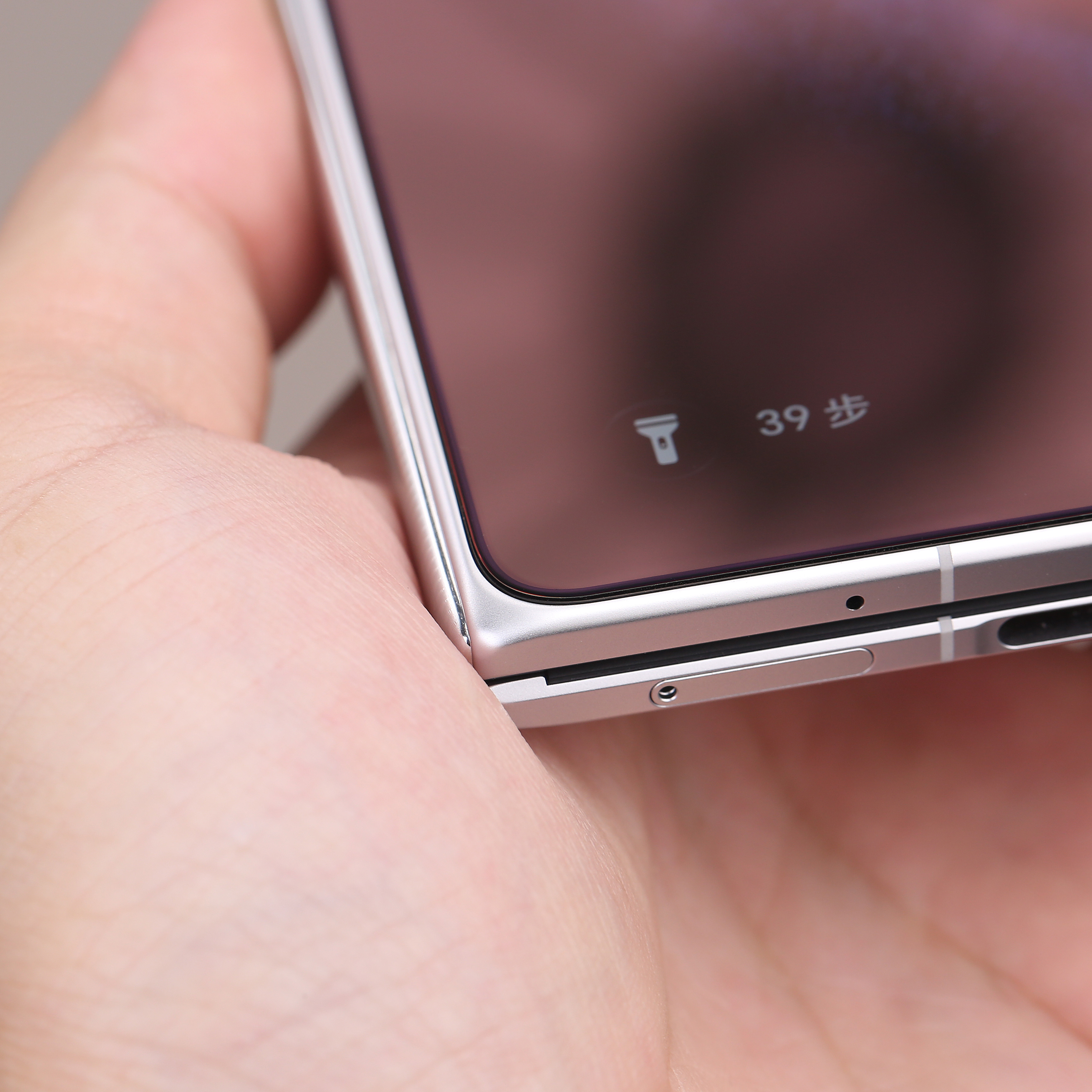 荣耀MagicV6见峰1:1超大覆盖玻璃AR膜来了这契合度，贴上带