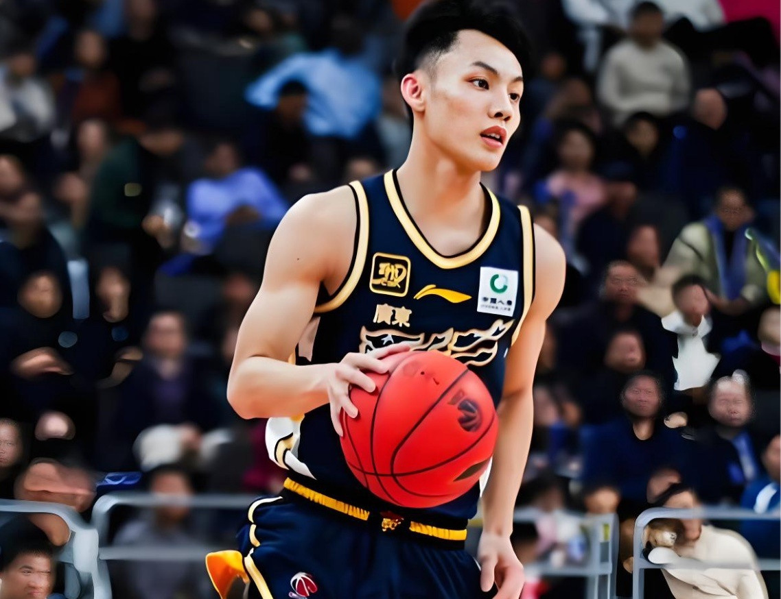 萨姆纳大赞徐杰！CBA常规赛第二轮，广东队在一场惊心动魄的较量中，以3分优势险胜