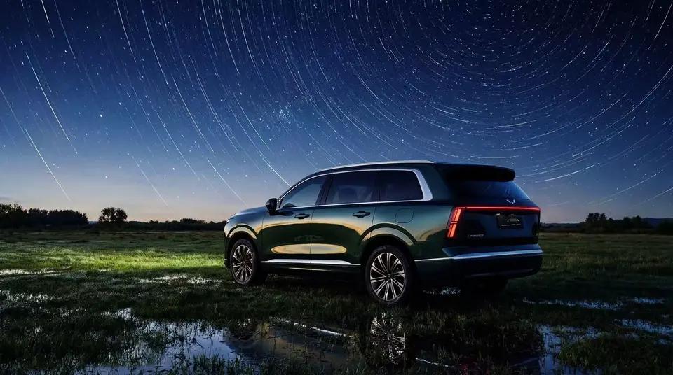 值得注意的是，除了已上市的星光560，五菱在2025年也曾展示过一款造型更为方正