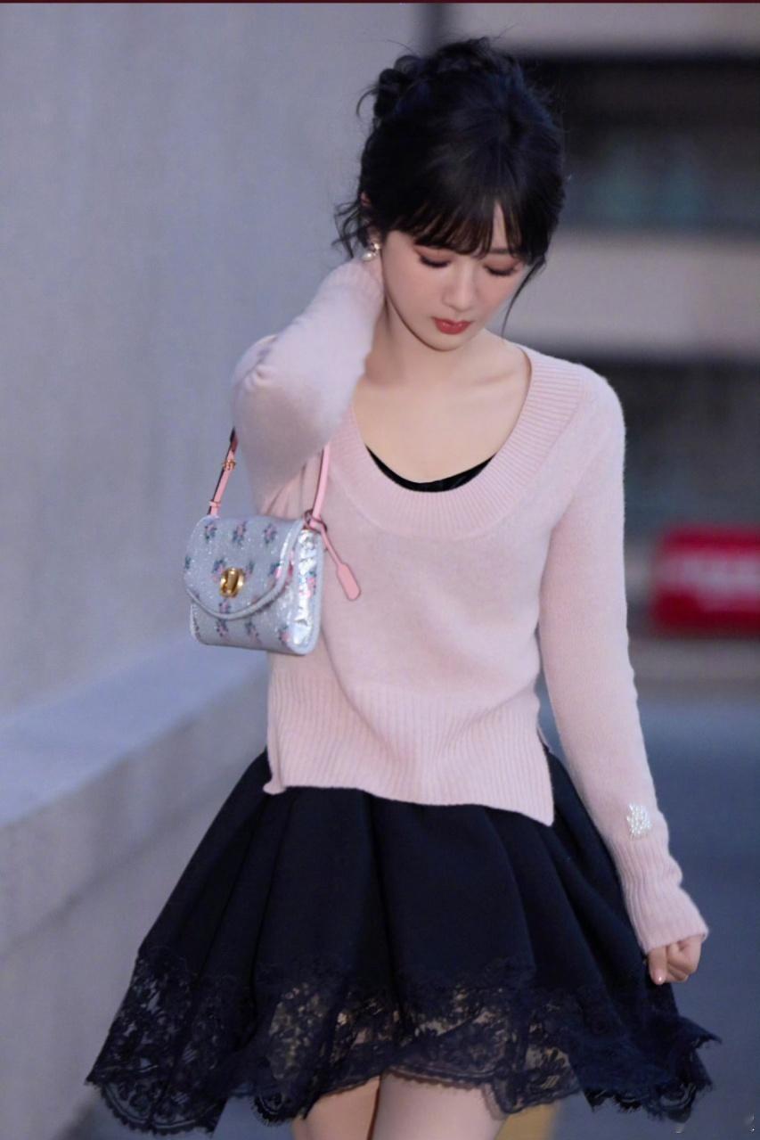 杨紫杨紫最近在过的生活杨紫大雪plog杨紫说最近的生活有点意思。