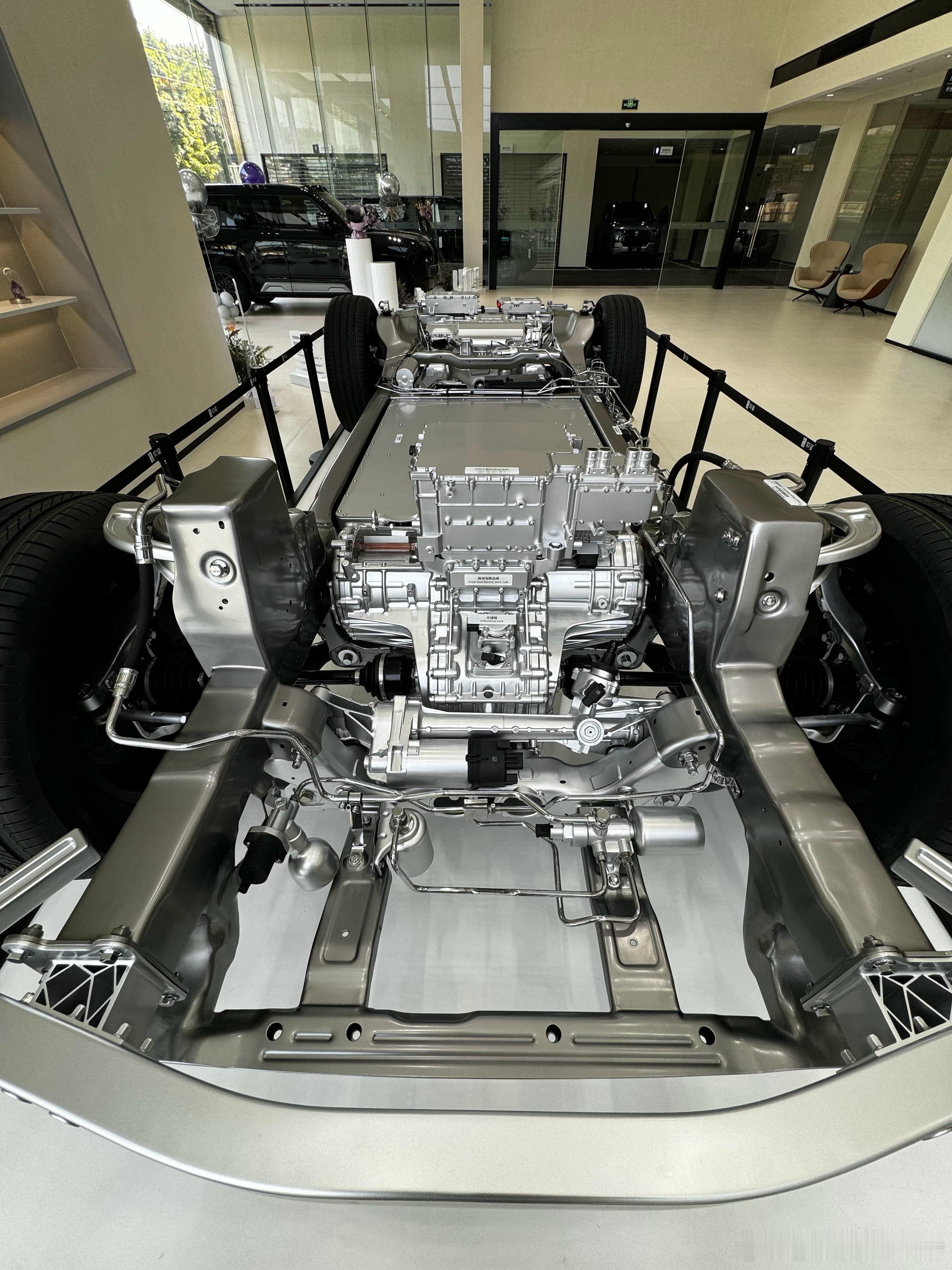 比亚迪工程师投稿，仰望U8的展具不得不说，仰望U8真的是开创了四电机越野量产的先