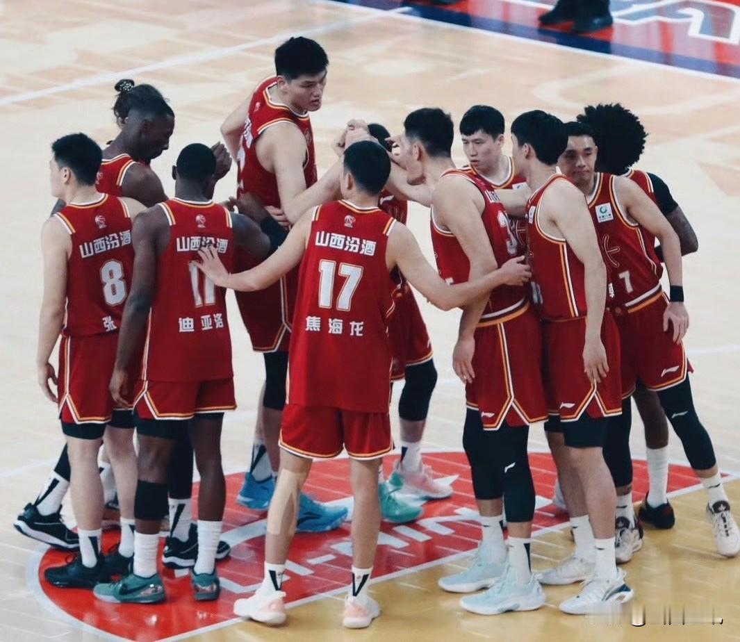 山西汾酒男篮全体球员今天接受体测！今天是新赛季CBA山西汾酒男篮球员体测日，全体