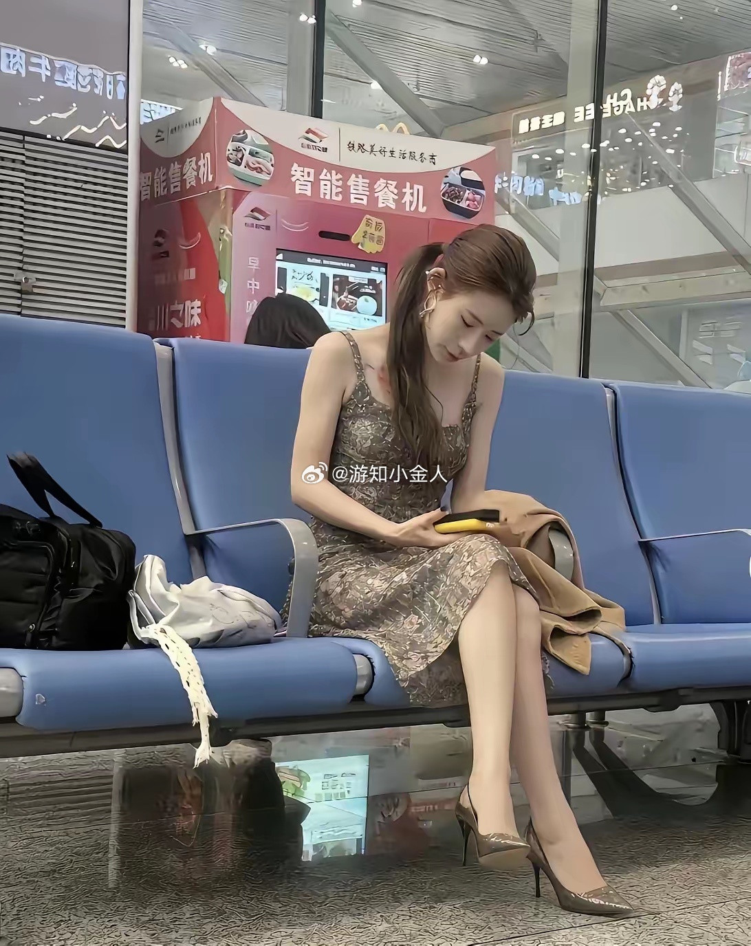 高铁站看到的漂亮女生！