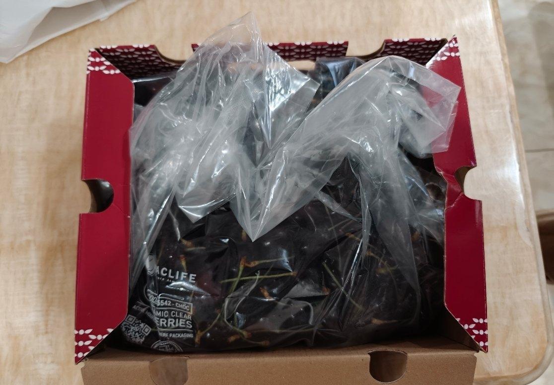 很多人最近都有同一个感觉，车厘子是便宜了，但好像没以前好吃了。咬下去水是