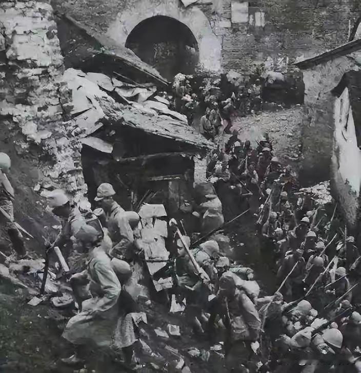 长沙战役前三次都打赢了，为什么第四次却惨败？原因很简单，前三次日军兵力通常在6万