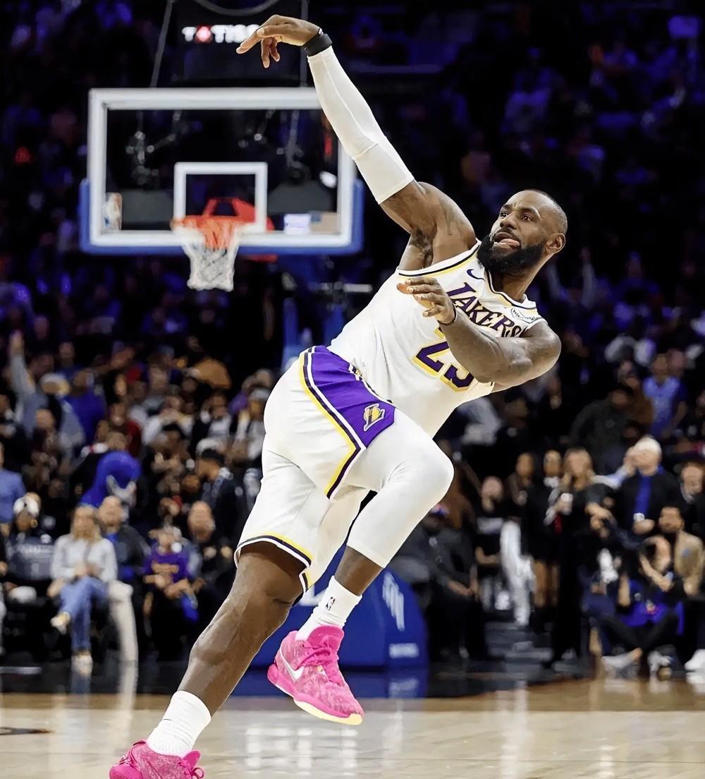 NBA传来了3个重磅消息：第一，森林狼管理层有意引进欧文，爱德华兹本人也支持此