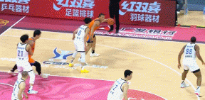 CBA杯淘汰赛最佳进球：上海男篮101:78大胜香港金牛！摧枯拉朽！洛夫顿转身挤