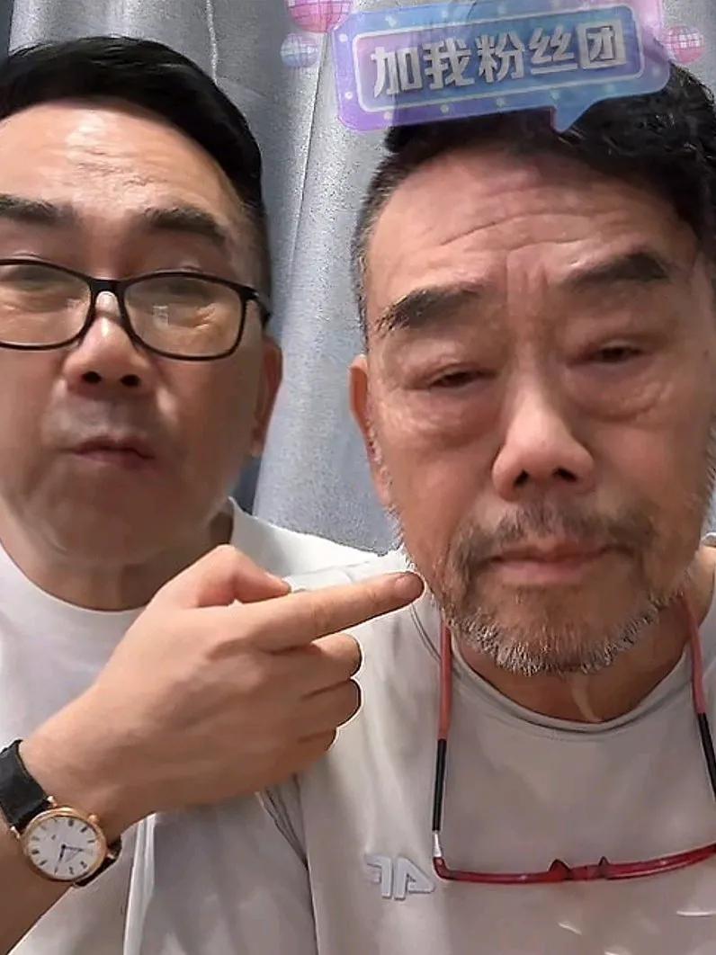相声名家杨议最新回应杨少华遗产传闻！昨天杨议和哥哥杨老三一起直播，主要回应三件事