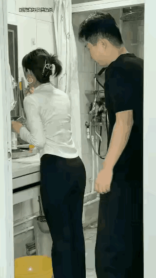 男人的尊严在此刻已经荡然无存，而这场婚姻也几乎快要走到了尽头，当一个中年女人还是