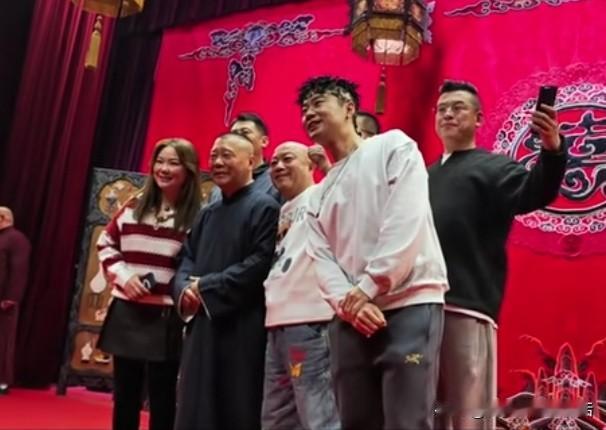 德云社的营销开始上手段了[捂脸哭][捂脸哭]德云鼓曲社的后援会成立，专门邀请了一大