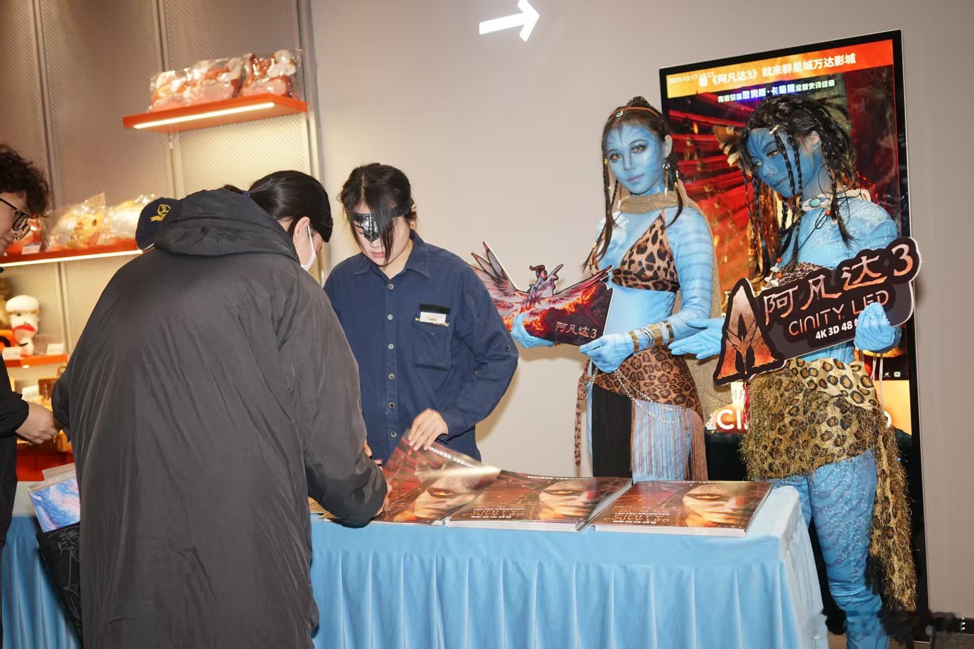 刚刚看完《阿凡达3》回到家，刚缓过神来。卡神就是卡神，这片子视听效果太棒!意犹未