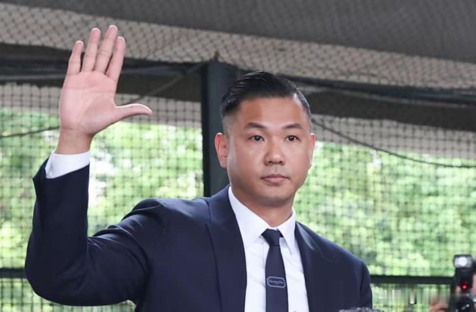 看过小S对亲姐走后的态度再看黑人生病她的态度真心没觉得她有多担心黑人的身