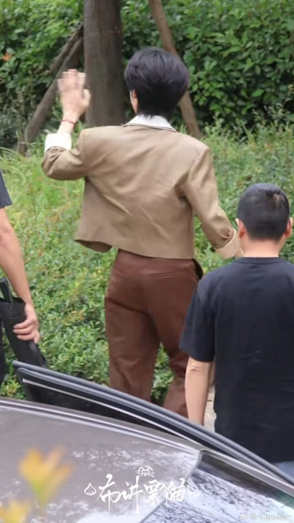爱姐这宽肩窄腰翘屁股 ​​​