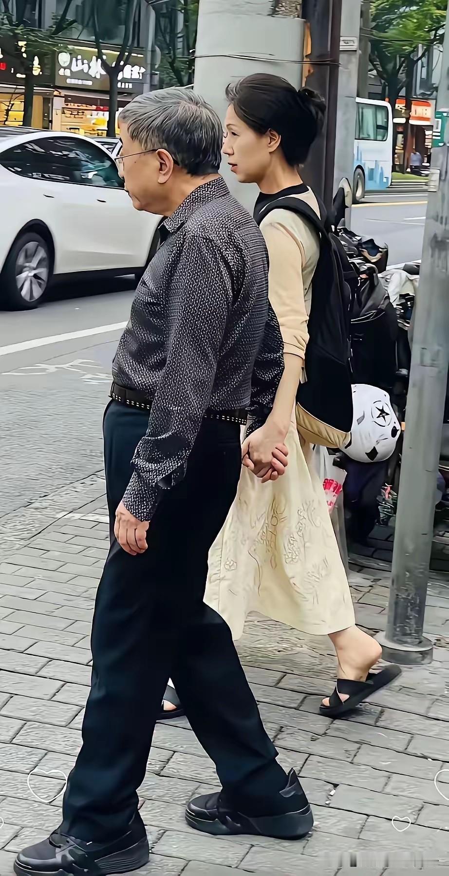电视上看着一般般，真人巨漂亮！