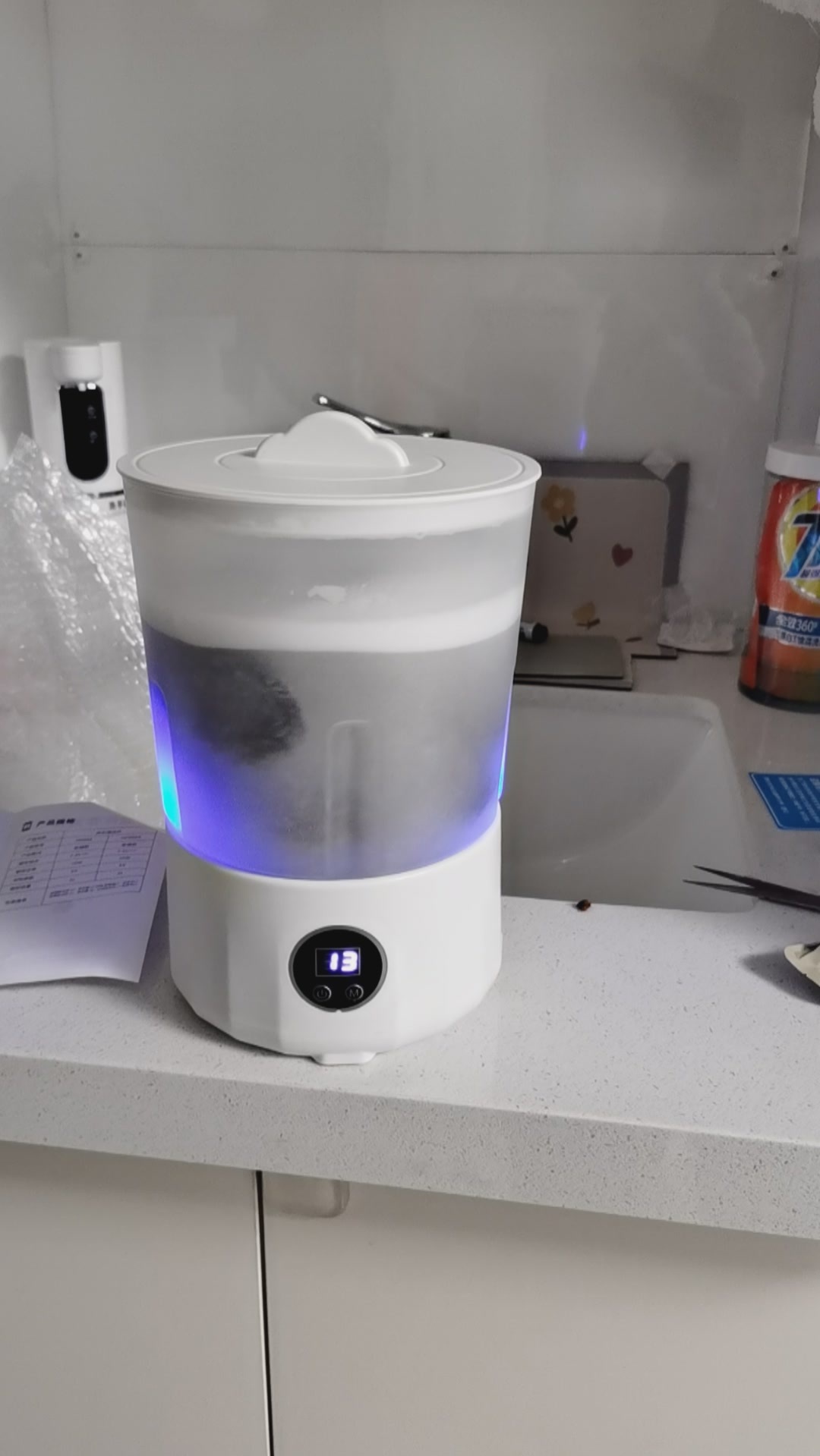 超级迷你洗衣机在洗抹布了，你们等等我的测评[笑着哭][笑着哭][笑着哭]目