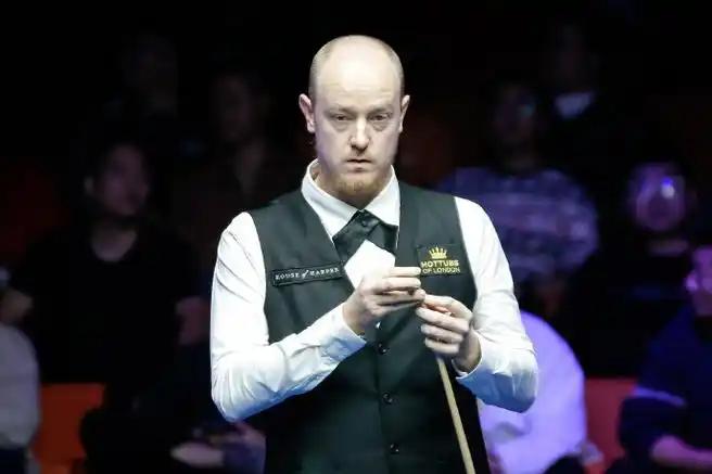 刚刚结束了一场斯诺克世界大奖赛首轮比赛，新科苏格兰公开赛冠军、世界排名第15位的