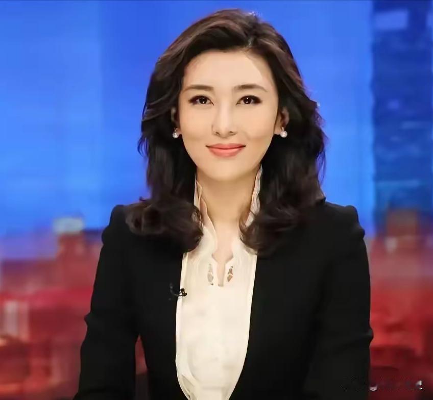 泪目！北京，央视四套《海峡两岸》那边，主持人李红突然从屏幕上消失了一个多星期，节