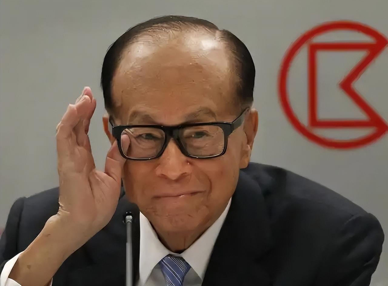 李嘉诚面临接连坏消息，售港签约活动为何延期？李嘉诚，香港首富，在股市上叱咤风