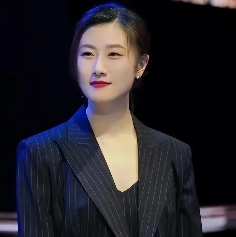 丁宁到现在没结婚，真不是眼光高好多人替她着急，说这姑娘长得不错、成绩又好，怎么