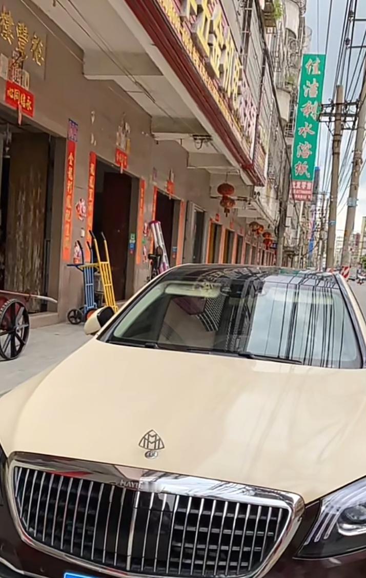 汕头裕丰五金厂主要就是销售那些发电机.排水泵.轴承.起重设备配件.电动工具等，生