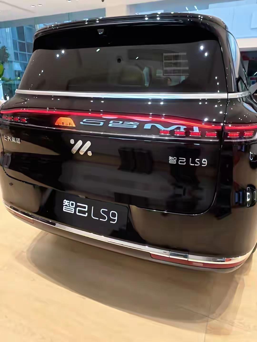 55🌙🌹品鉴上汽旗舰大六座智己LS9好消息好消息，老牌车企上汽凭借品质感染