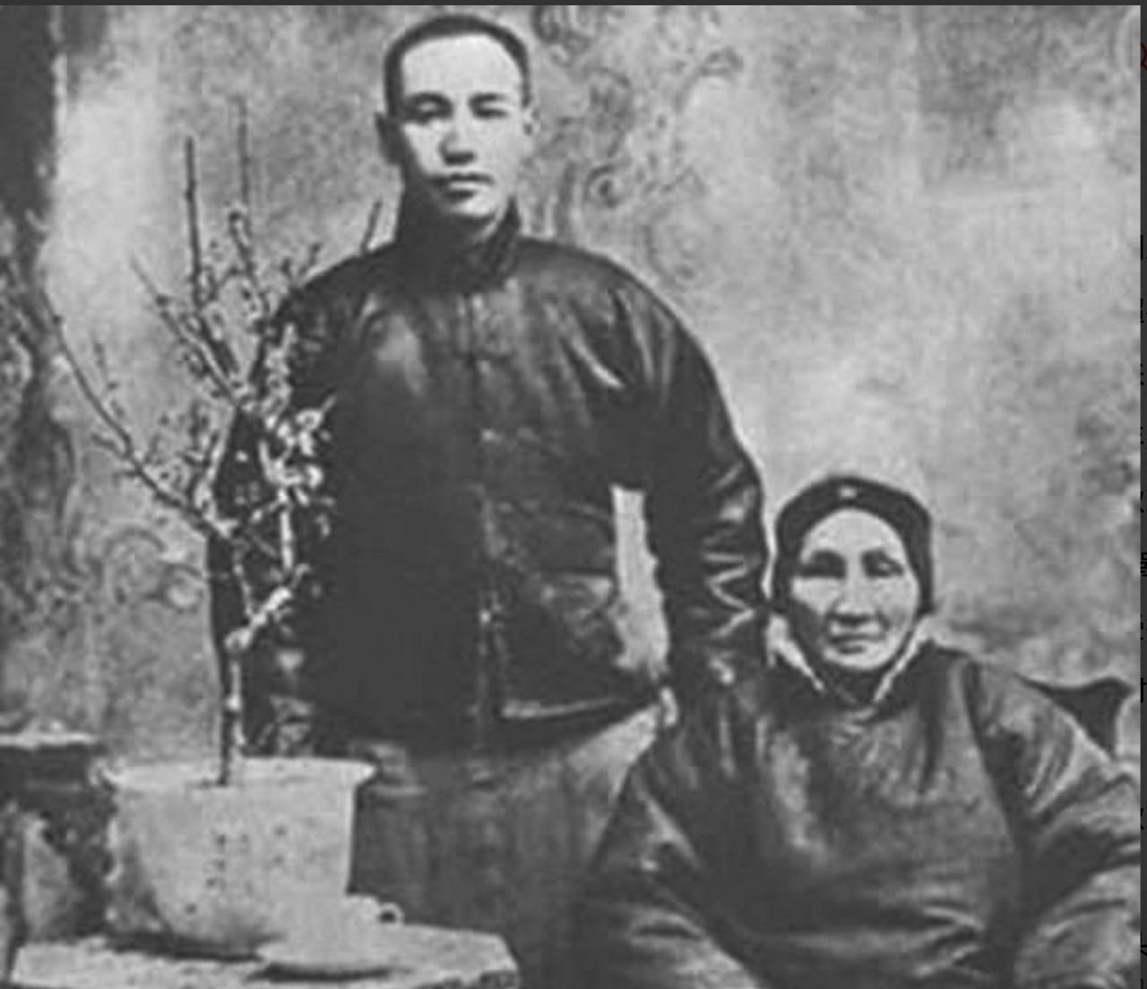 1963年，94岁的蒋妙月向中央提了个请求：想去台湾见蒋介石。毛主席得知后直