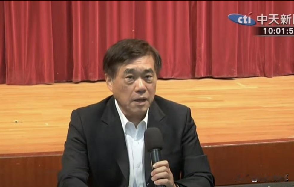 赵少康知道情况不妙了，在14日郝龙斌的记者会中，赵少康选择了神隐，留下郝龙斌独自