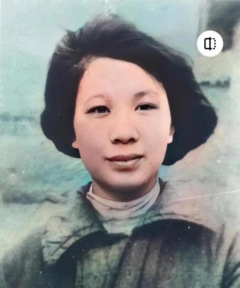 农民锄地意外挖出戴手铐的女遗骨，鉴定后确定，她就是中央苦苦寻找的人！1975年，