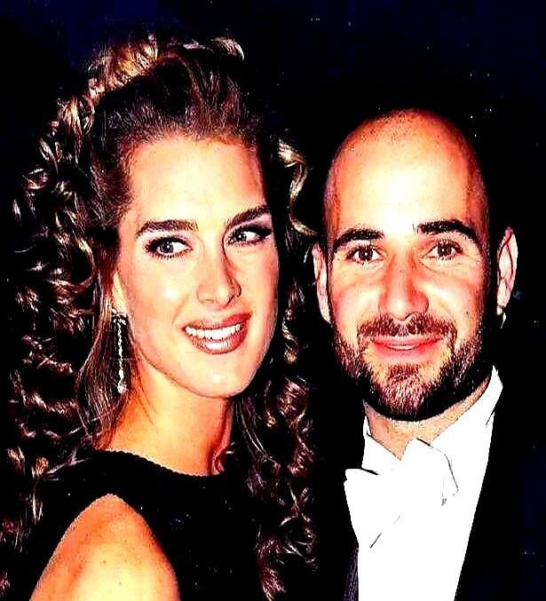 波姬·小丝60岁最庆幸的事，是没和前夫阿加西生孩子。当年离婚时阿加西放话，