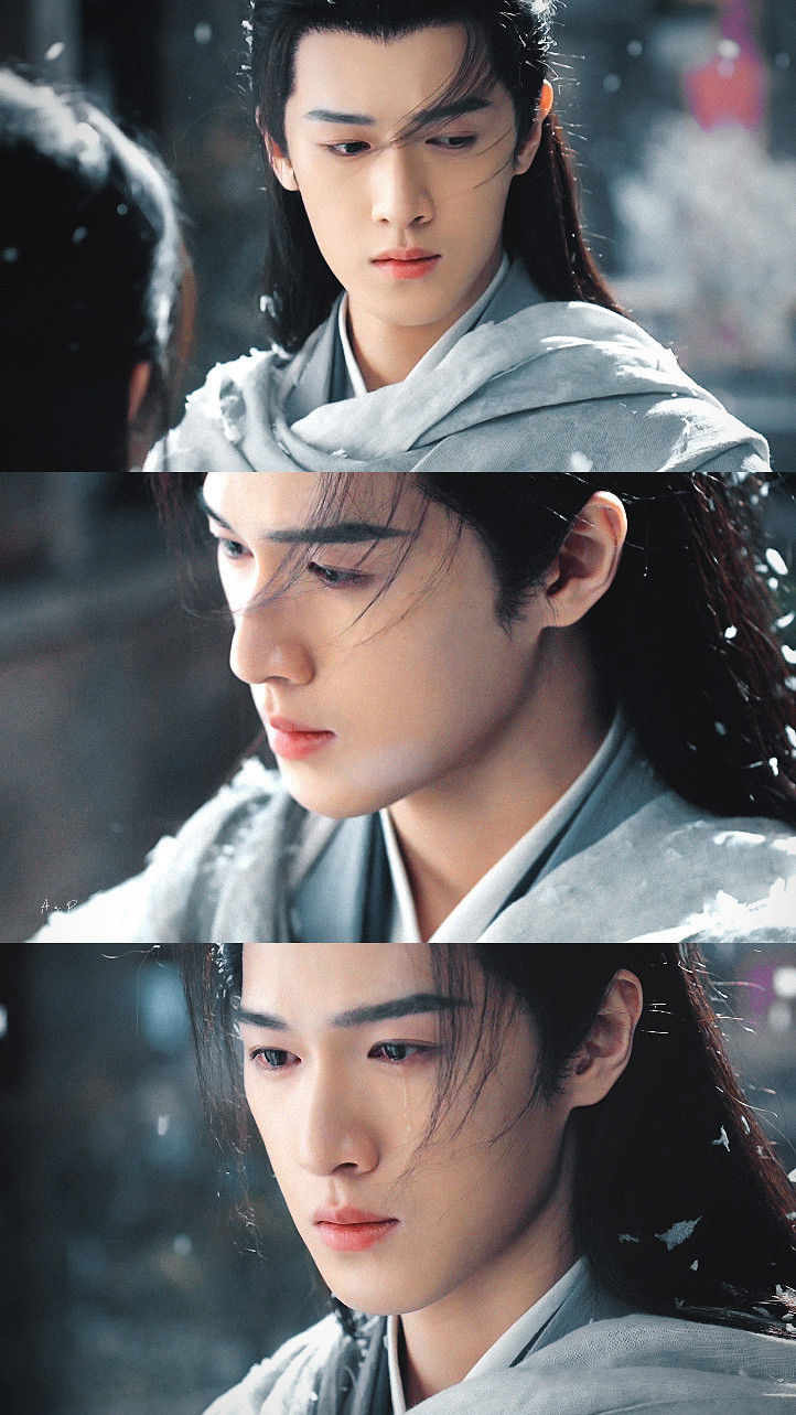 李昀锐刚换号就掉皮李昀锐刚发的微博这张图我笑晕了《冰湖重生》这段假扮西盟王的戏，