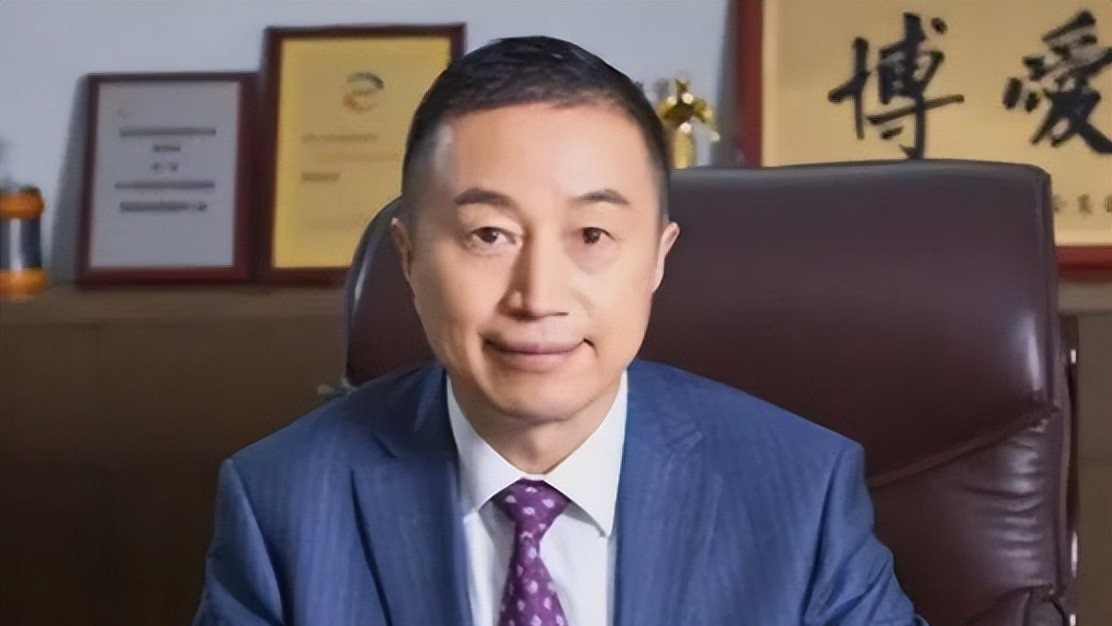 后续!野鸳鸯事件女主订婚照疑曝光,长得漂亮,男主人公身份存疑