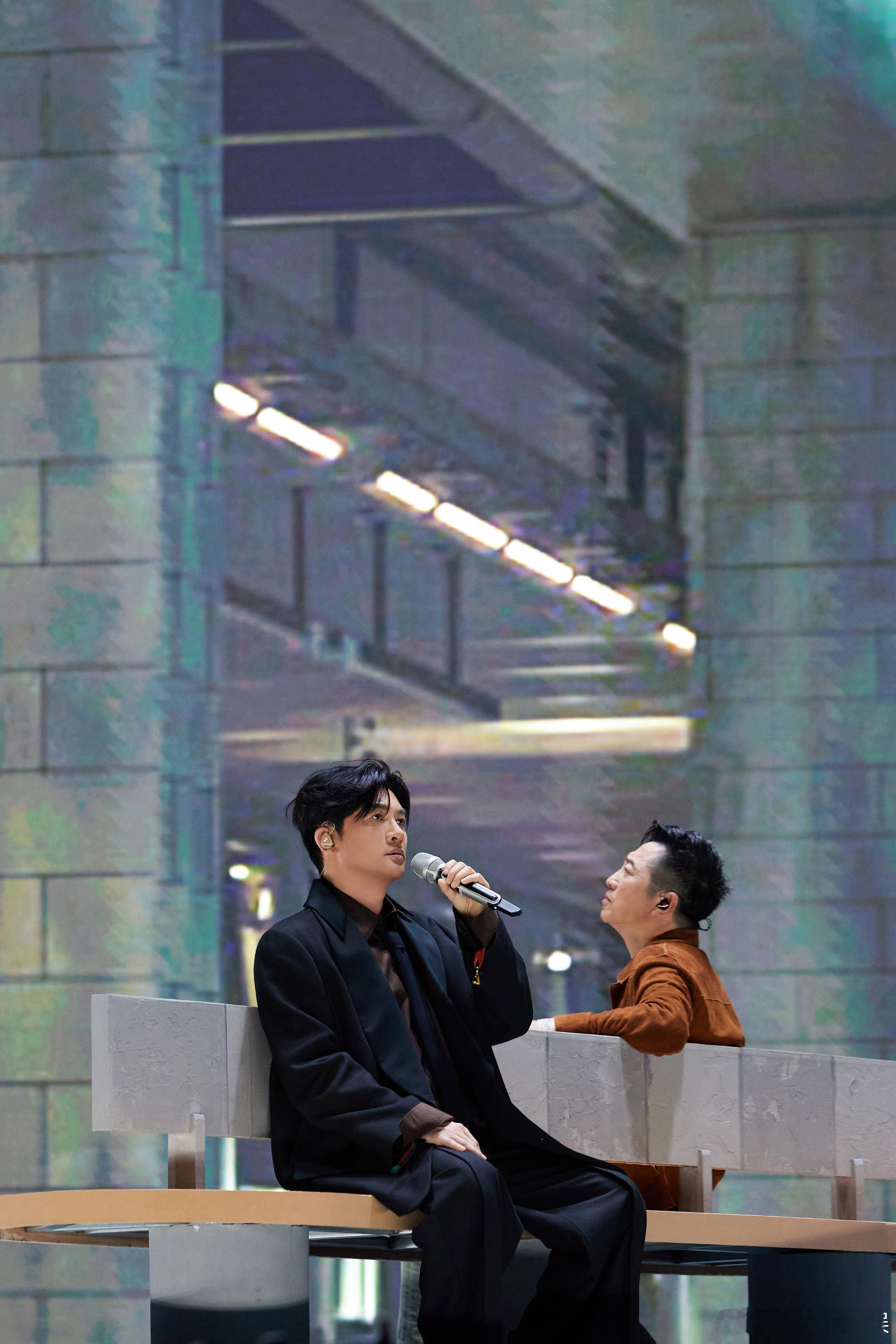 庾澄庆看何炅的表情让我一品再品苏有朋庾澄庆的互怼很欢乐，何炅的圆场话让话题度拉