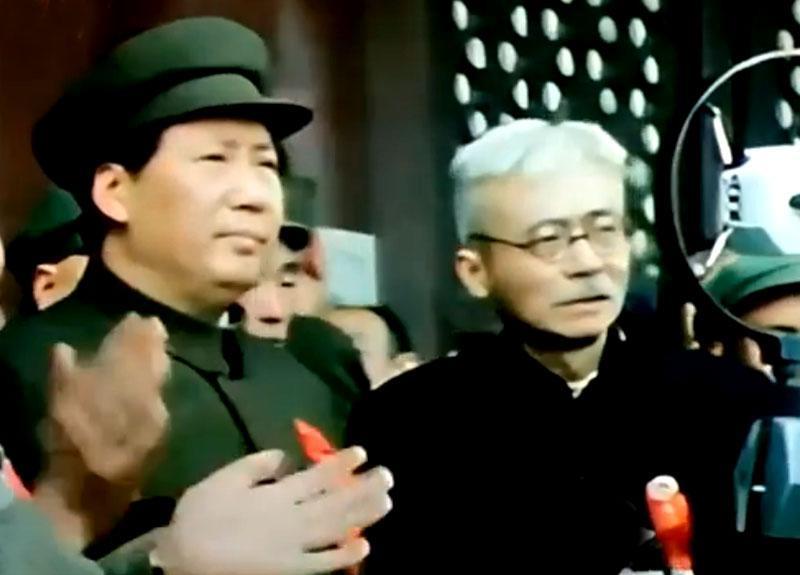 开国大典时，主持人少说了一个重要的字，赶紧又说了一遍，是什么情况呢？这件事发生