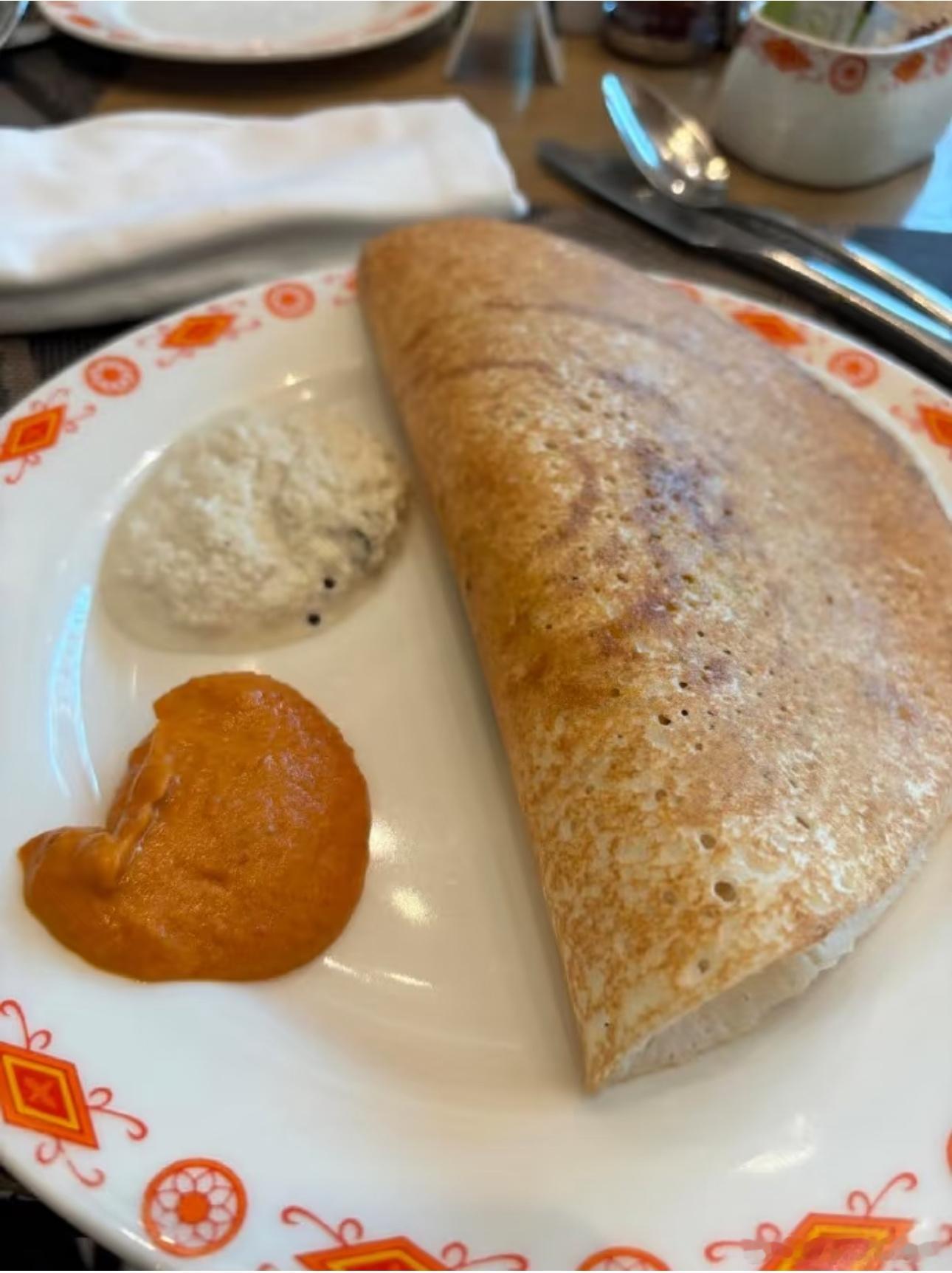 这是早餐（也可以是午餐印度人三餐都吃dosa）​​​