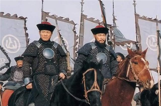 1749年，乾隆亲自审问川陕总督张广泗，下令严刑拷打。张广泗满身是伤，但还是不停