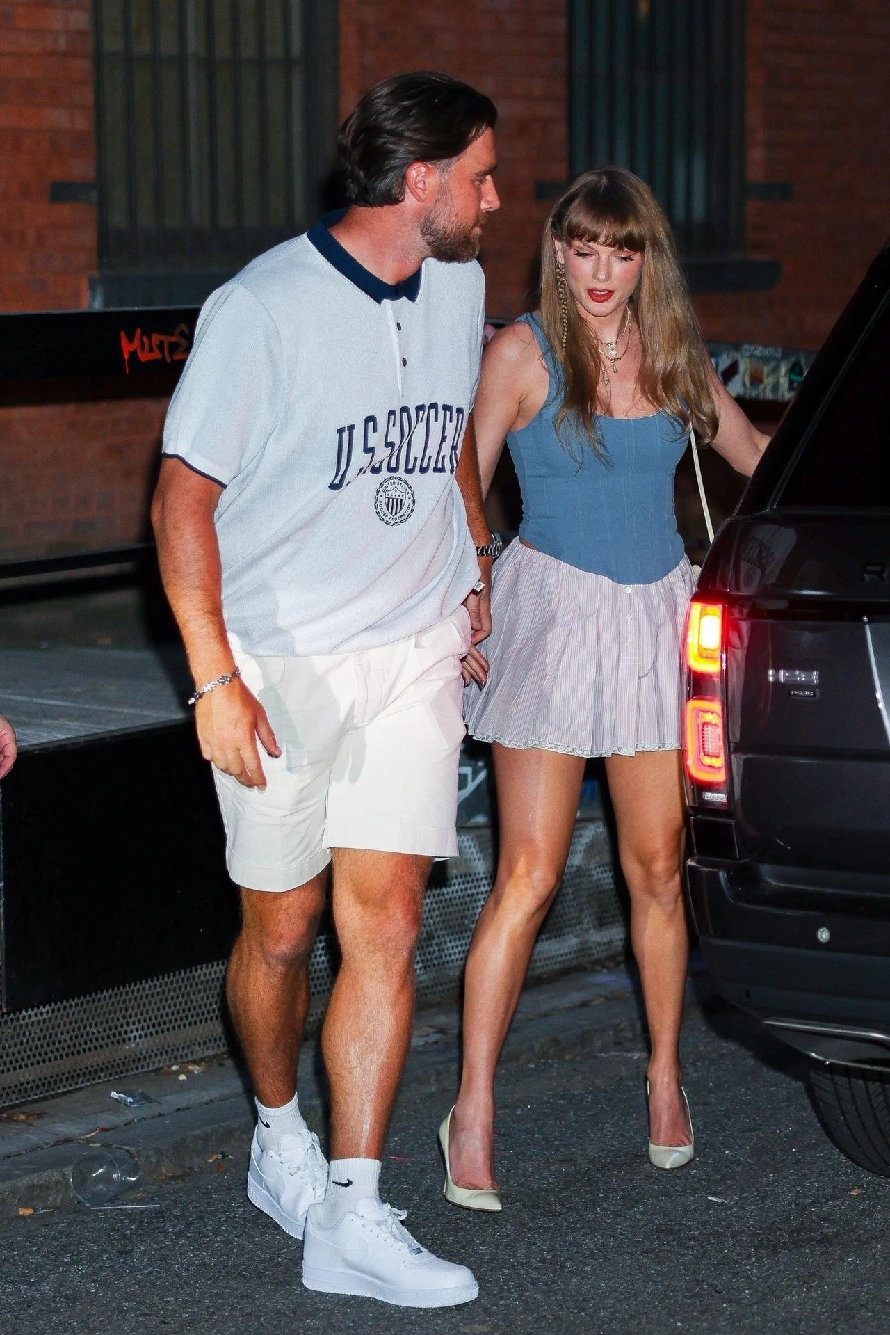 霉霉TaylorSwift最近新动态！霉霉与男友在纽约甜蜜逛街，1米8高