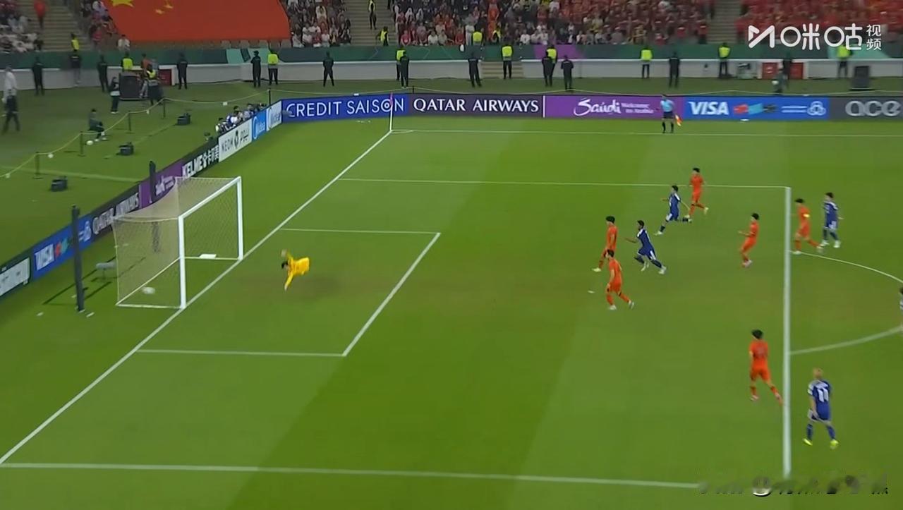 中国队还是太紧张了比赛刚刚进行到20分钟，中国队已经0:2落后，从比赛过程来